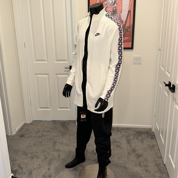 Nike Track Jacket AJ2681 NEW! - Picture 2 of 7